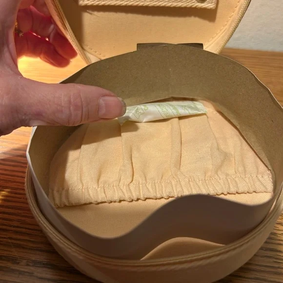 Burberry Goddess travel case EUC - Picture 8 of 10